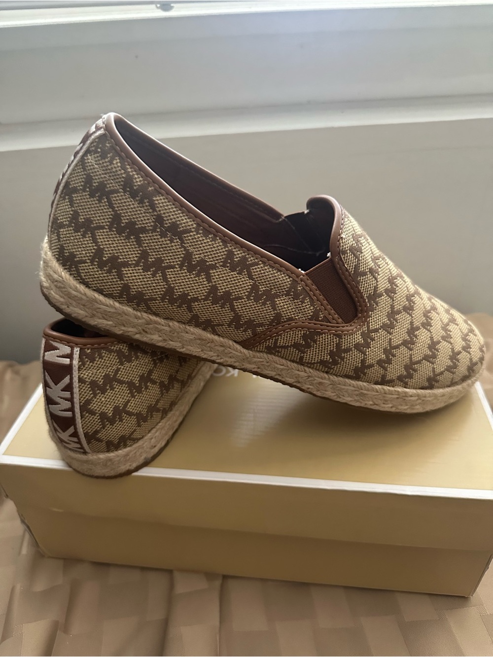 Michael Kors Tan & Brown MK Women’s Logo Slip-On Loafers - Size 11 - New in Box - Picture 2 of 5